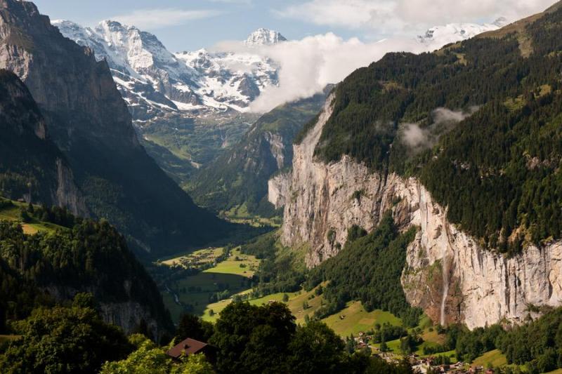 Lauterbrunnen Valley - The Most Scenic Area of Switzerland - XciteFun.net