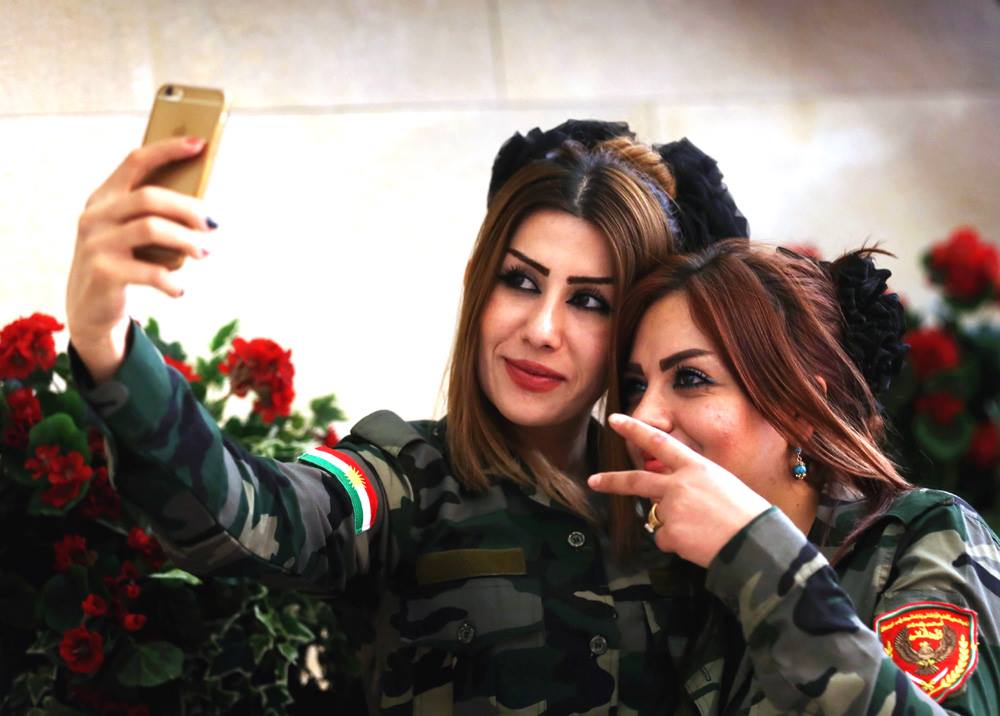 Beautiful Army Girls Selfie Time - XciteFun.net